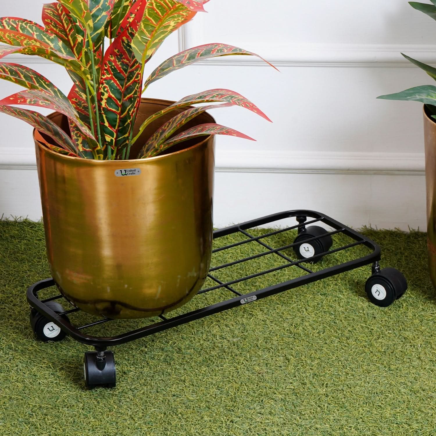 United Crafts Ruvo Metal Pot Stand for Home & Garden Décor